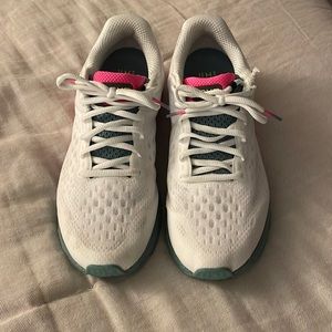 Women’s size 10.5 UA tennis shoes
